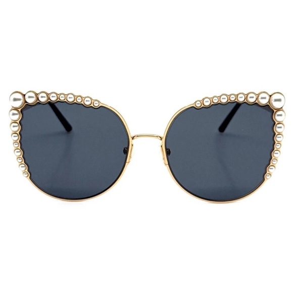 New full inclusion Carolina Herrera pearl frame sun glasses - Picture 4 of 8